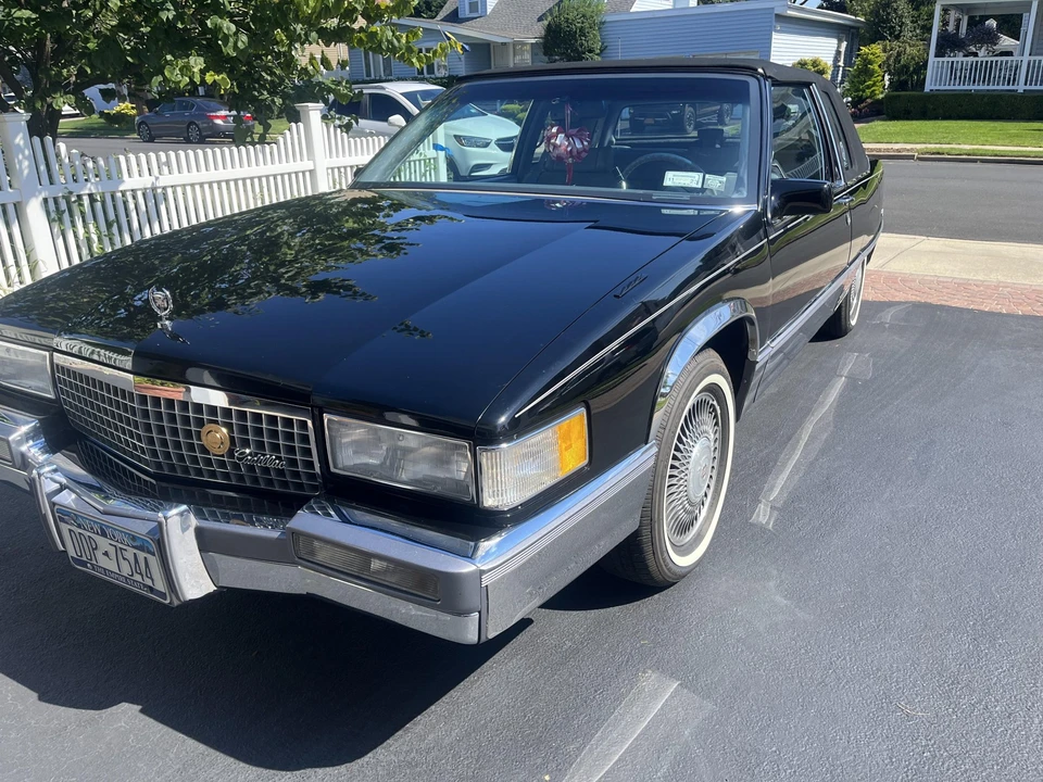 1990 Cadillac Fleetwood - Image 9 of 31