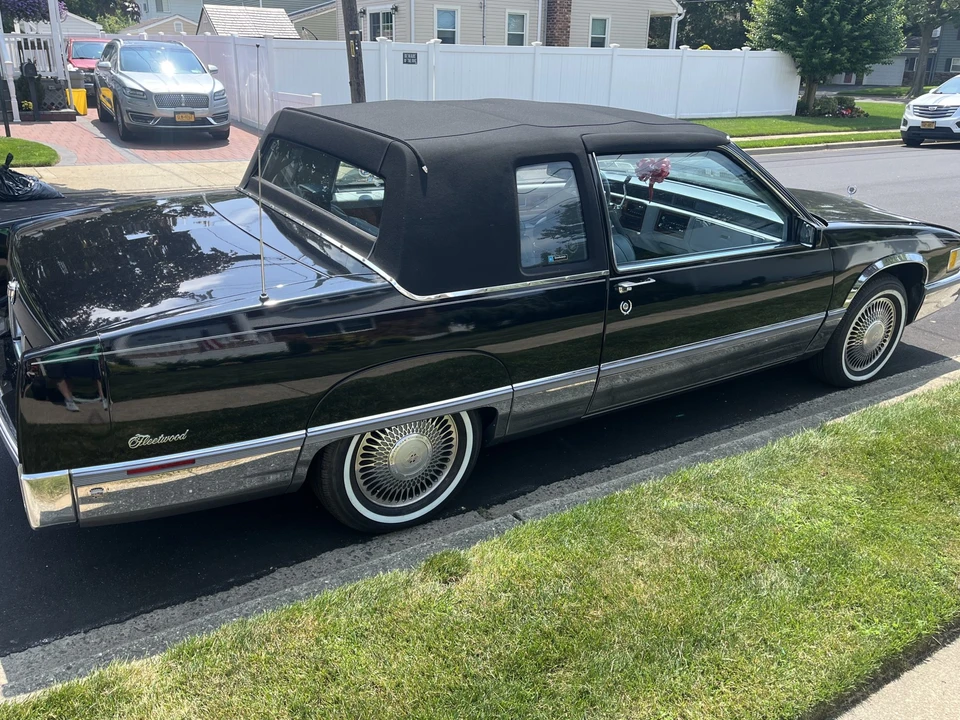 1990 Cadillac Fleetwood - Image 16 of 31