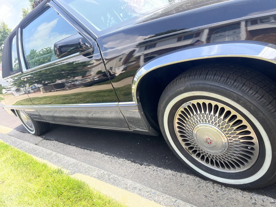 1990 Cadillac Fleetwood - Image 13 of 31