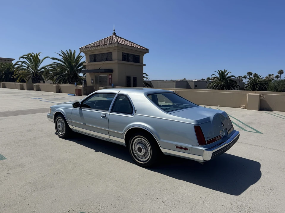 1990 Lincoln Continental Mark VII - Image 9 of 31