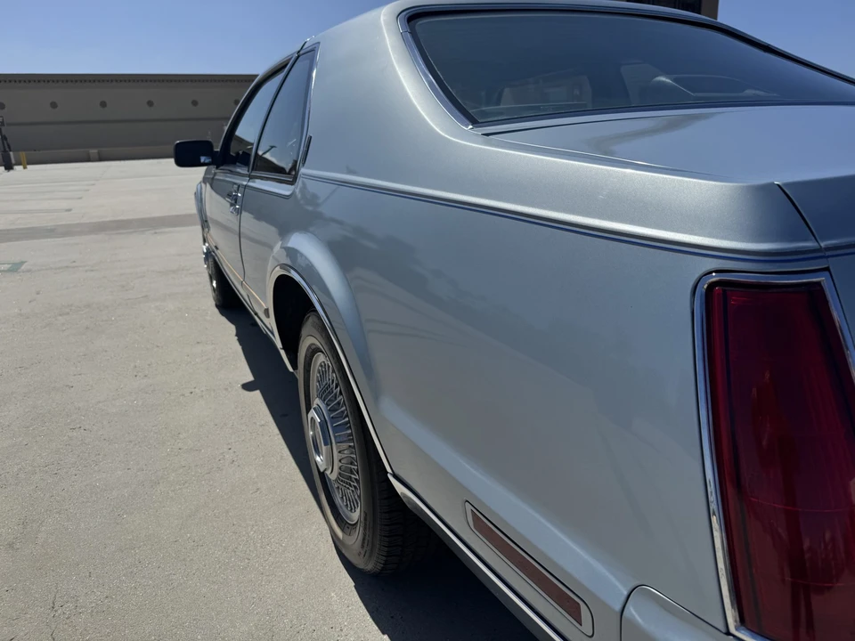 1990 Lincoln Continental Mark VII - Image 28 of 31
