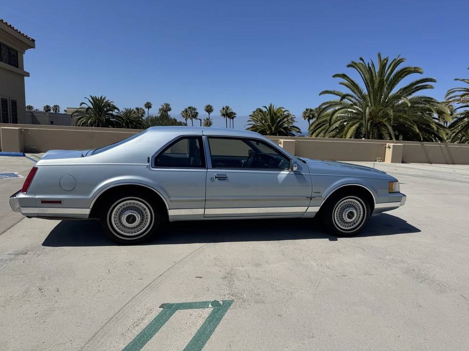 1990 Lincoln Continental Mark VII - Image 16 of 31