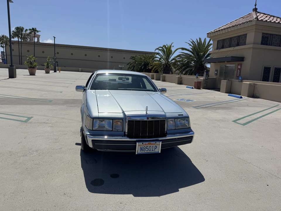 1990 Lincoln Continental Mark VII - Image 2 of 31
