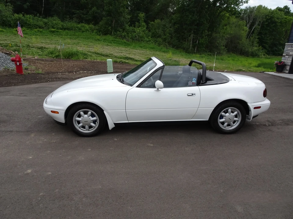 1990 Mazda NA MX-5 Miata - Image 4 of 31