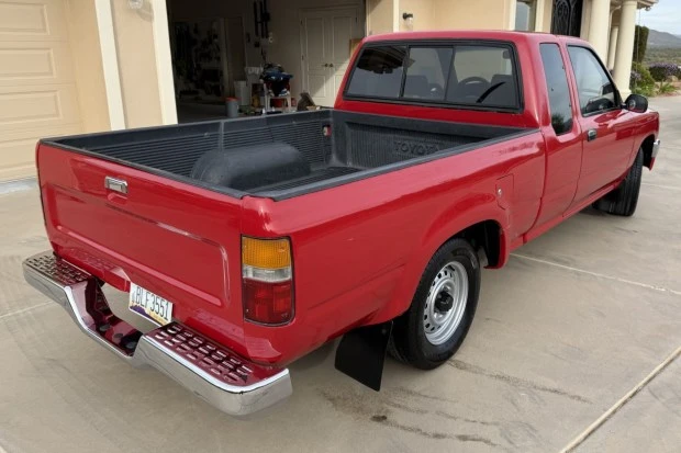1990 Toyota Hilux 5th Gen - Image 2 of 7