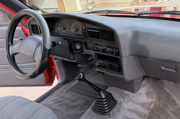 1990 Toyota Hilux 5th Gen - Image 5 of 7