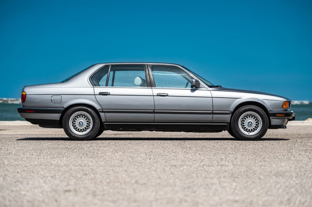 1991 BMW E32 7 Series - Image 9 of 31