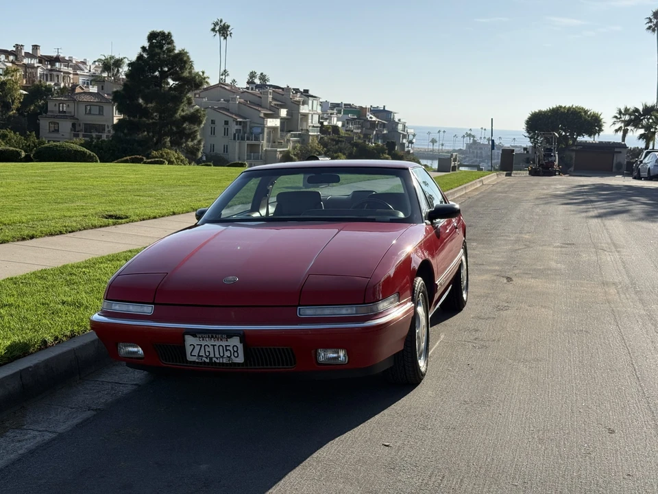 1991 Buick Reatta - Image 2 of 31