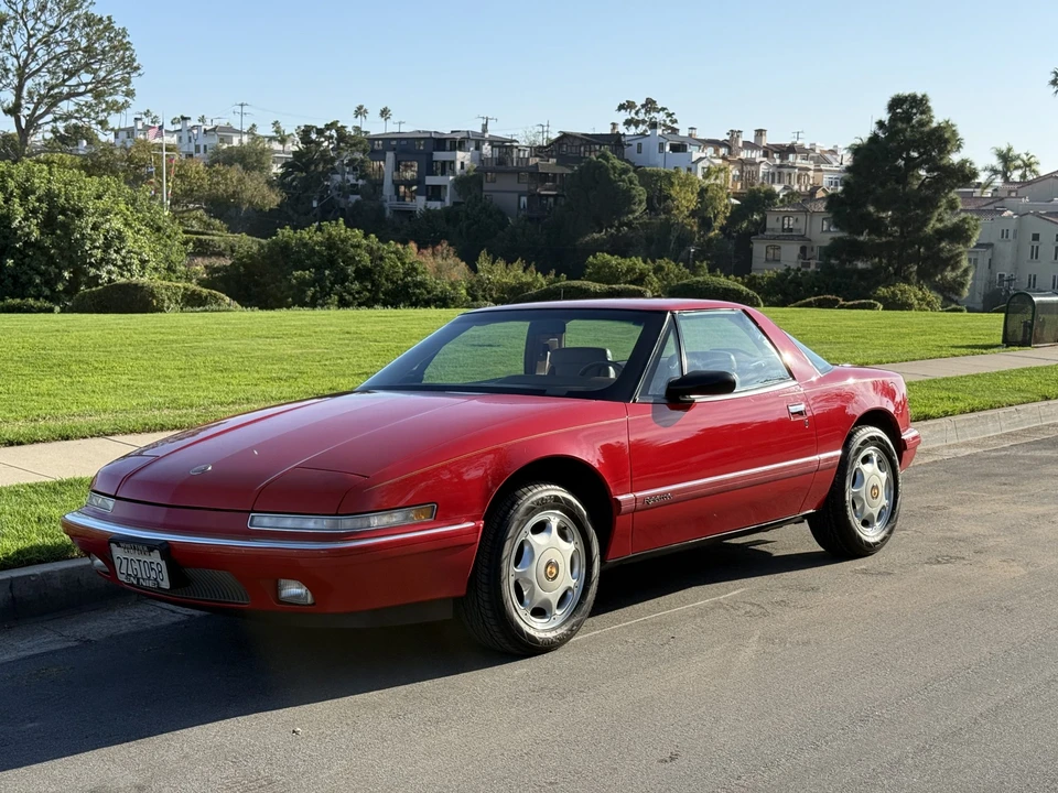 1991 Buick Reatta - Image 8 of 31