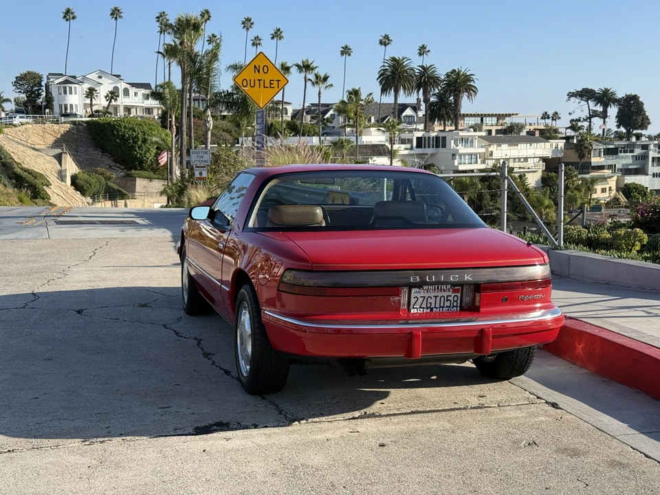 1991 Buick Reatta - Image 22 of 31
