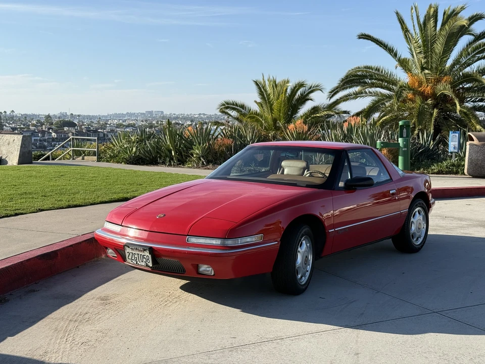 1991 Buick Reatta - Image 3 of 31