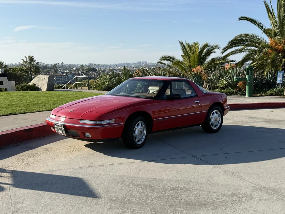 1991 Buick Reatta - Image 4 of 31