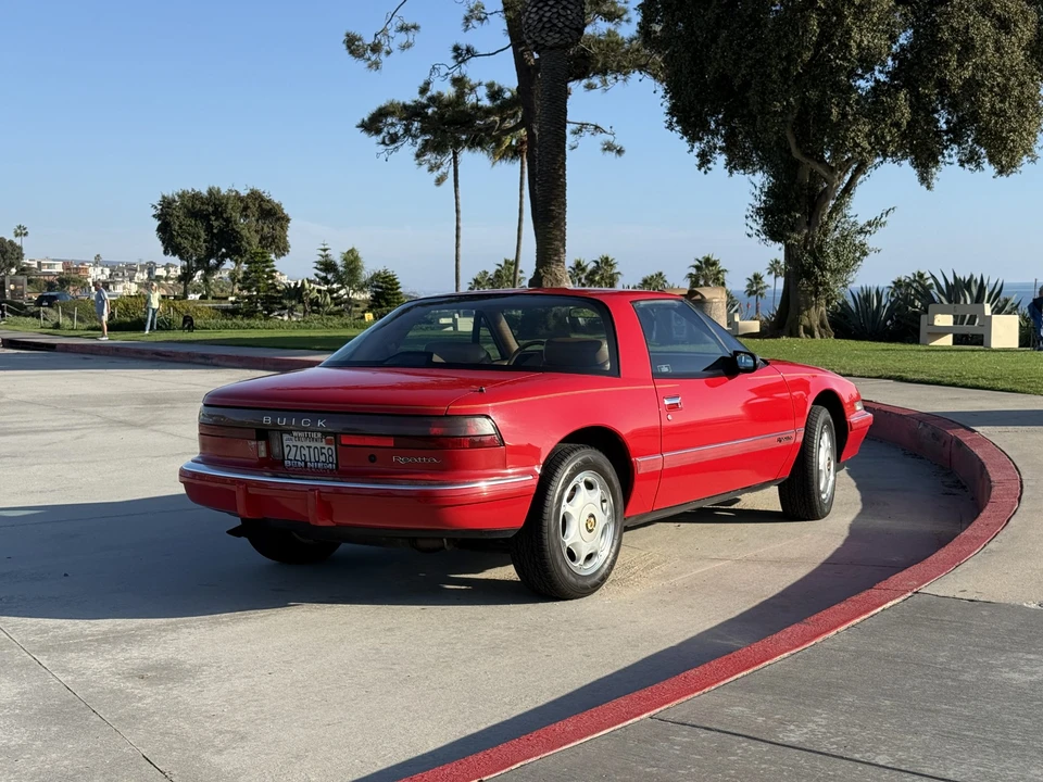 1991 Buick Reatta - Image 28 of 31