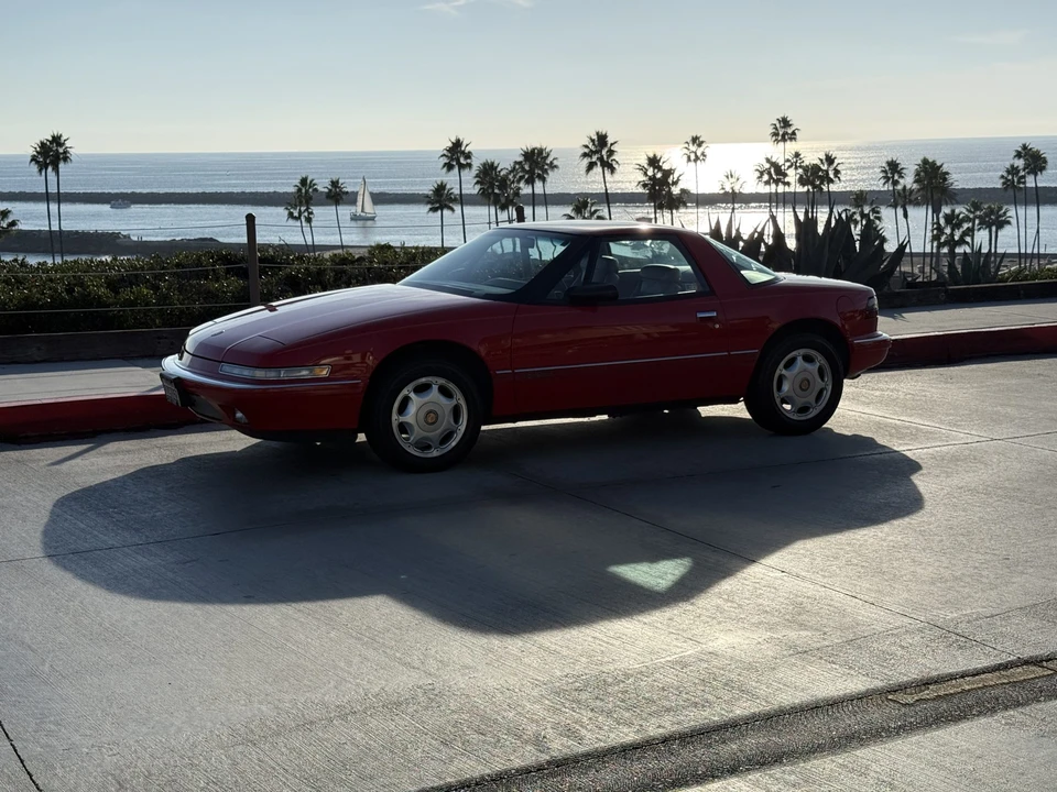 1991 Buick Reatta - Image 12 of 31