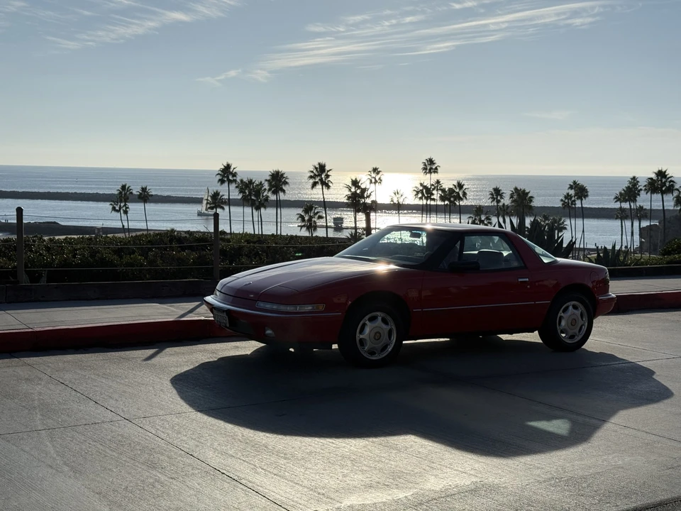 1991 Buick Reatta - Image 13 of 31