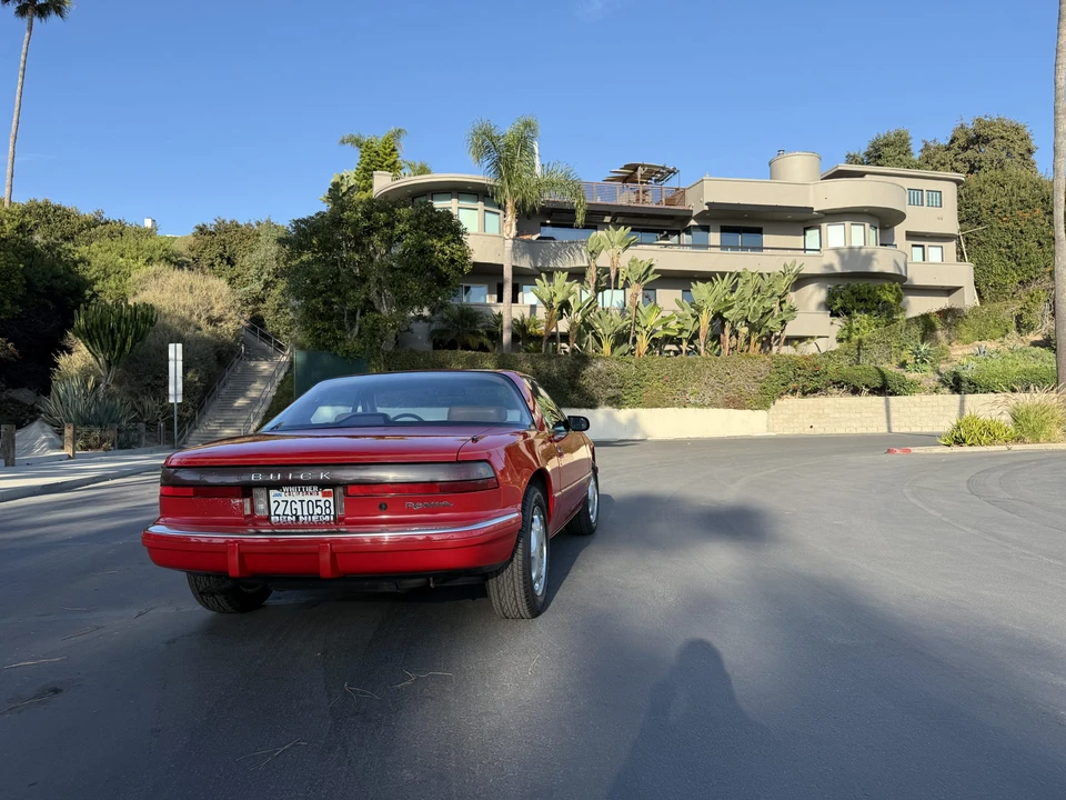 1991 Buick Reatta - Image 27 of 31