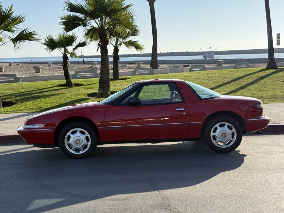 1991 Buick Reatta - Image 16 of 31