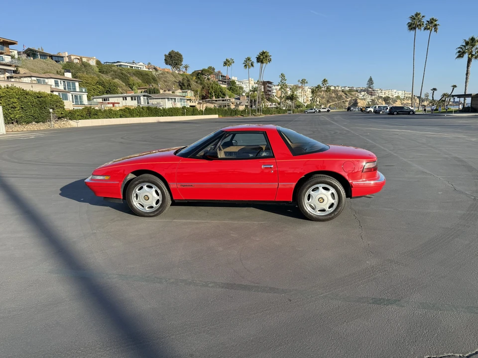 1991 Buick Reatta - Image 17 of 31