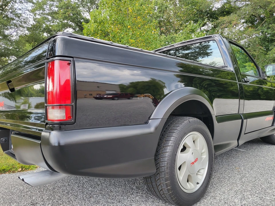 1991 GMC Syclone - Image 28 of 31