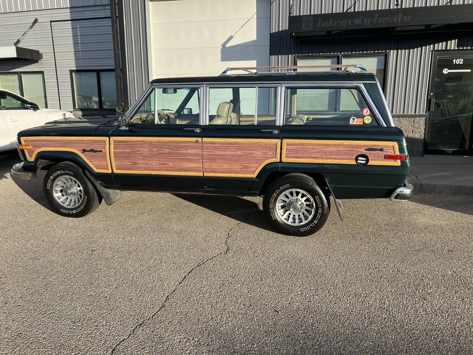 1991 Jeep SJ Grand Wagoneer - Image 15 of 31