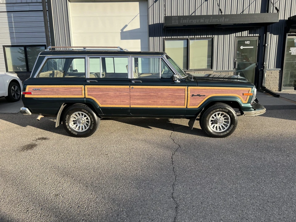 1991 Jeep SJ Grand Wagoneer - Image 4 of 31