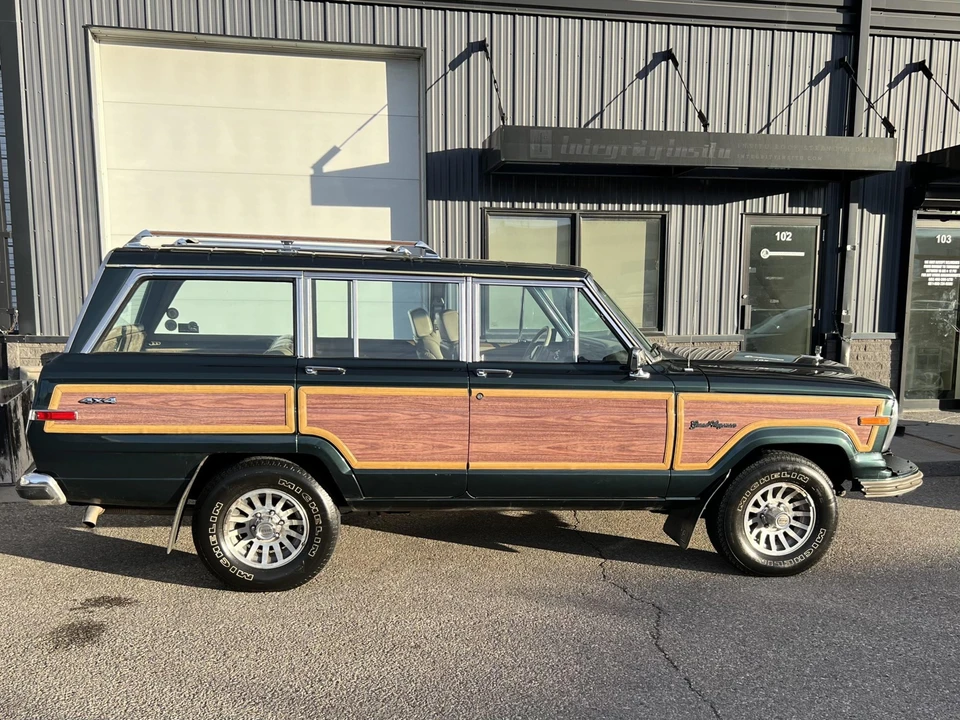 1991 Jeep SJ Grand Wagoneer - Image 5 of 31