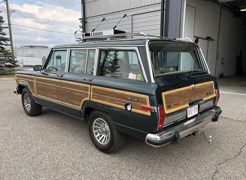 1991 Jeep SJ Grand Wagoneer - Image 4 of 31