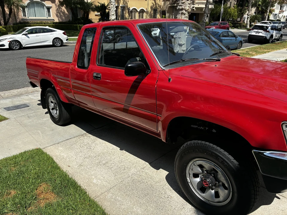 1991 Toyota Hilux 5th Gen - Image 13 of 31