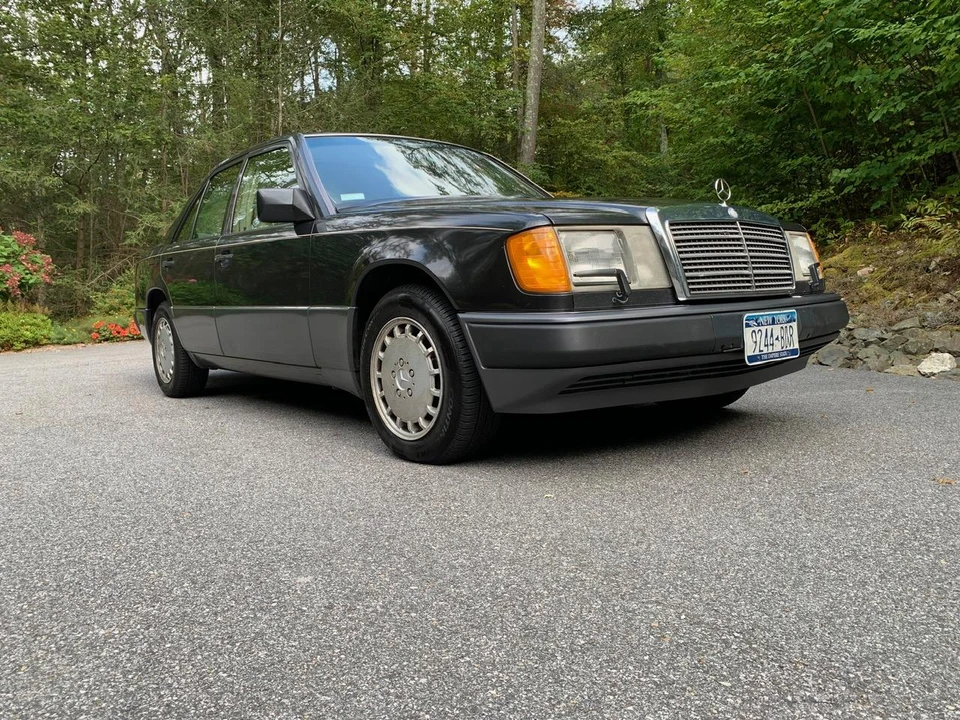 1992 Mercedes-Benz W124 E-Class - Image 2 of 31