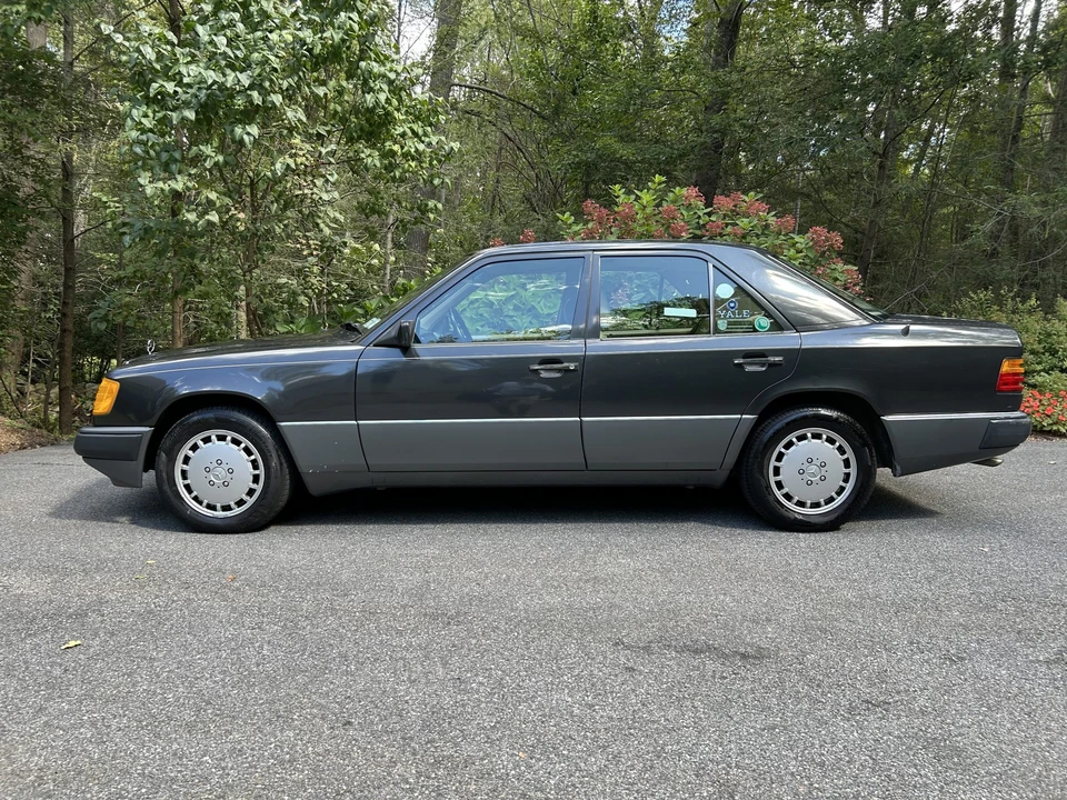 1992 Mercedes-Benz W124 E-Class - Image 11 of 31
