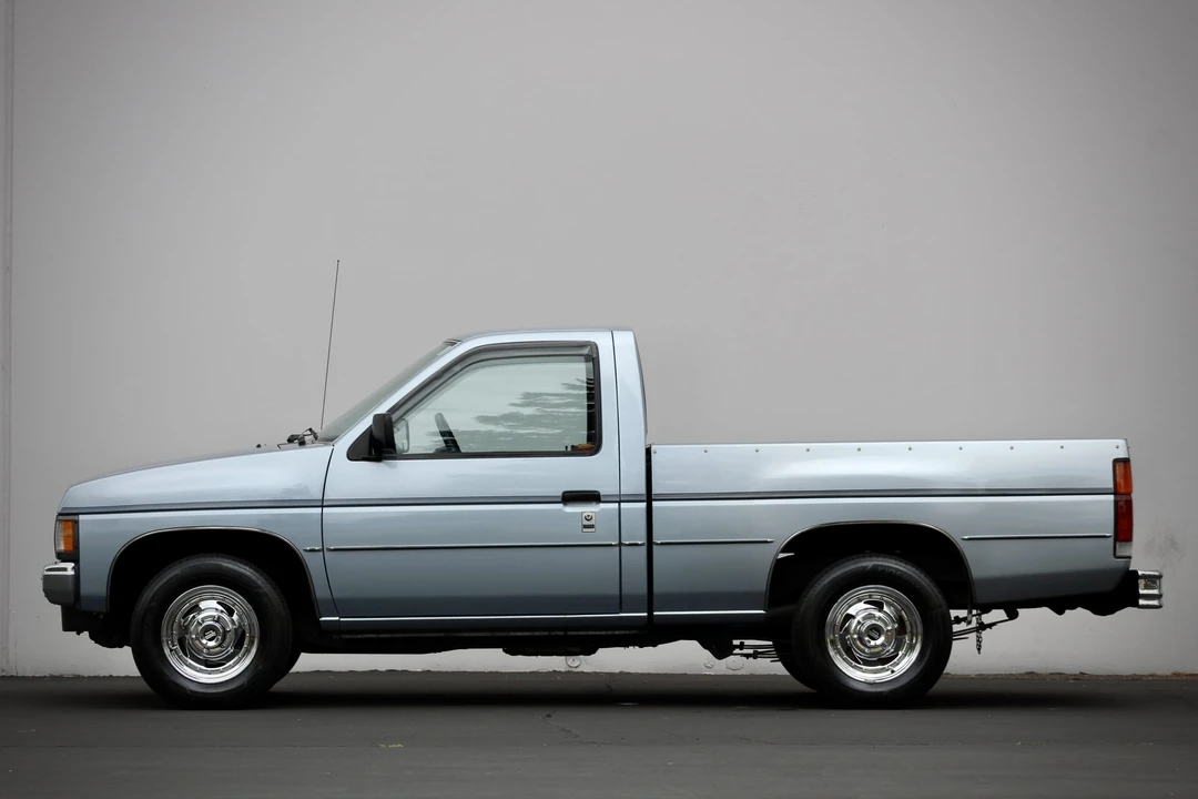 1992 Nissan - Image 10 of 31