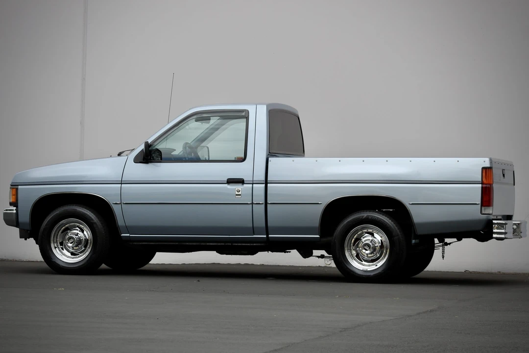 1992 Nissan - Image 11 of 31