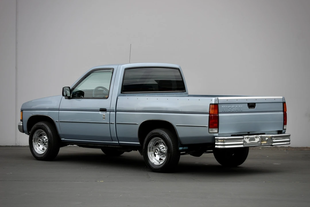 1992 Nissan - Image 13 of 31