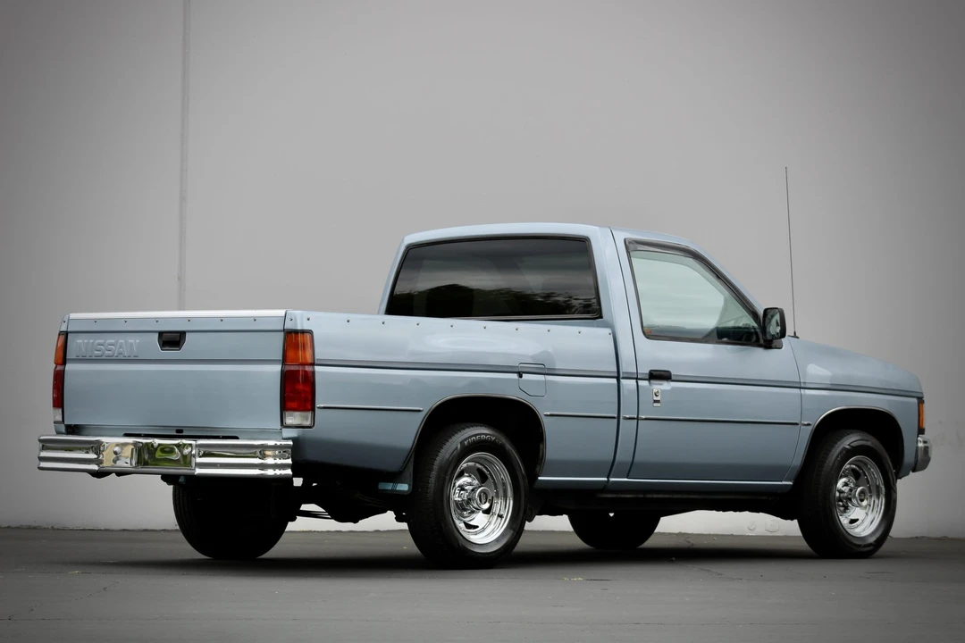 1992 Nissan - Image 17 of 31