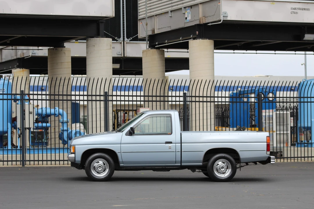 1992 Nissan - Image 8 of 31