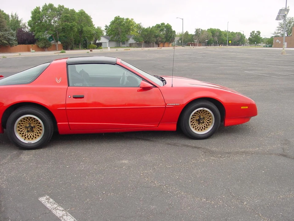 1992 Pontiac Firebird 3rd Gen - Image 10 of 31