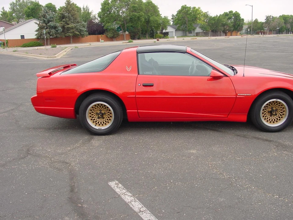 1992 Pontiac Firebird 3rd Gen - Image 11 of 31