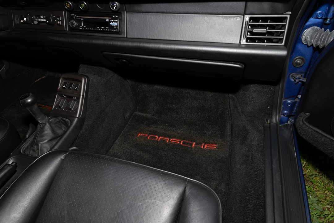 1992 Porsche 964 Carrera 4 - Image 24 of 31