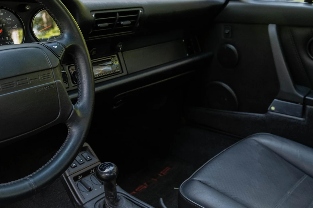 1992 Porsche 964 Carrera 4 - Image 23 of 31
