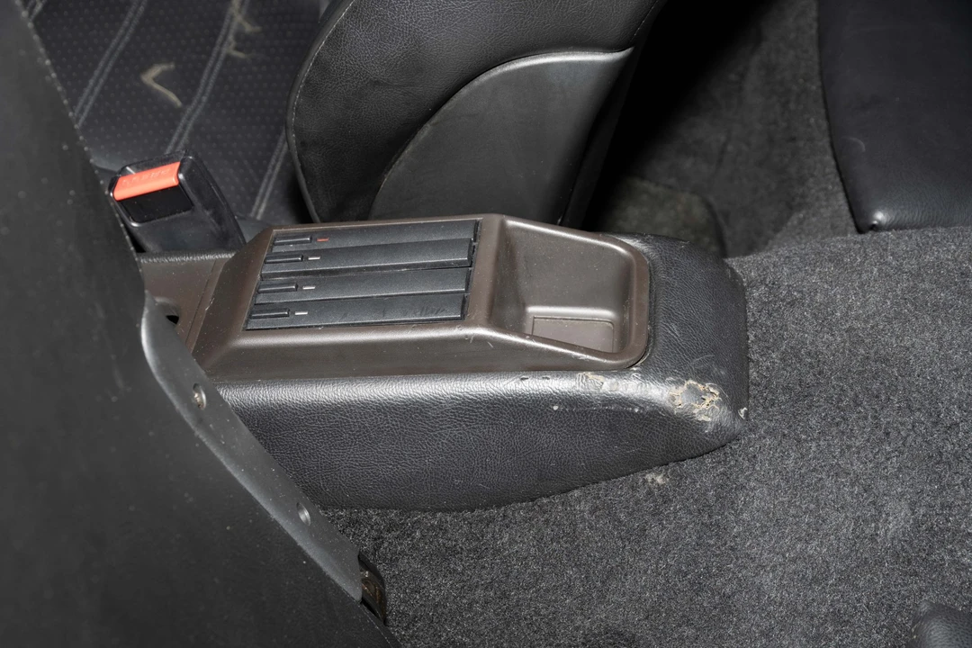 1992 Porsche 964 Carrera 4 - Image 27 of 31