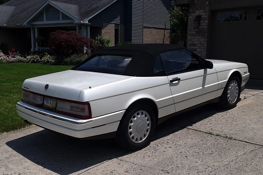 1993 Cadillac Allante - Image 10 of 31