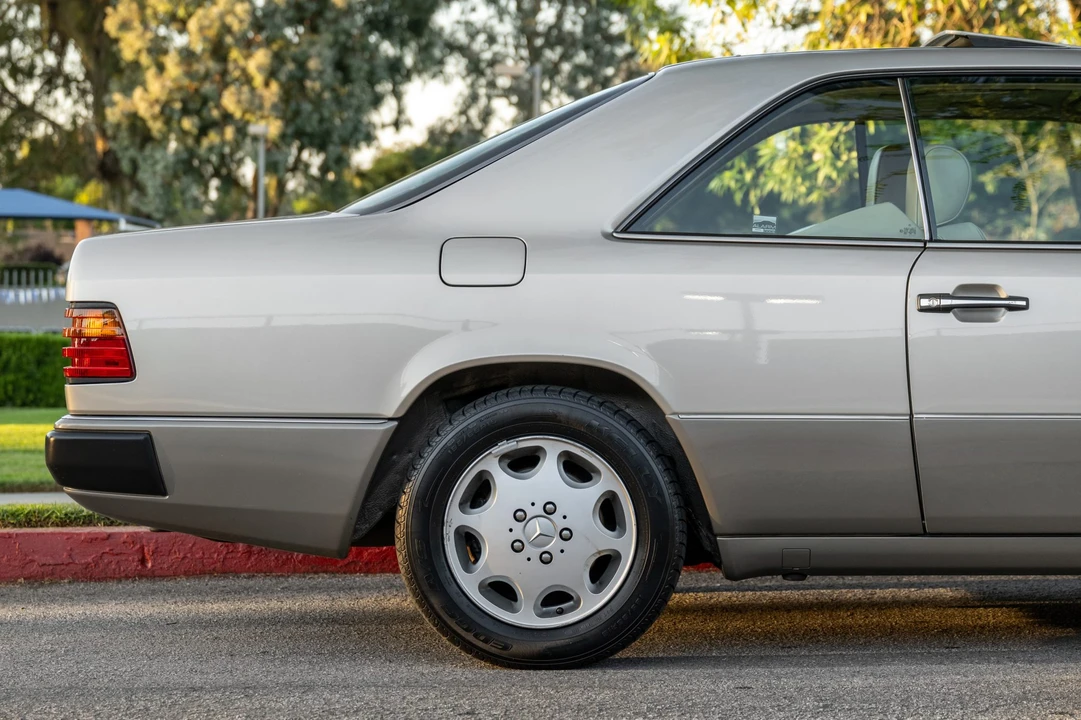 1993 Mercedes-Benz W124 E-Class - Image 11 of 31