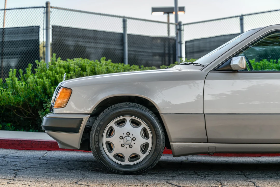 1993 Mercedes-Benz W124 E-Class - Image 14 of 31
