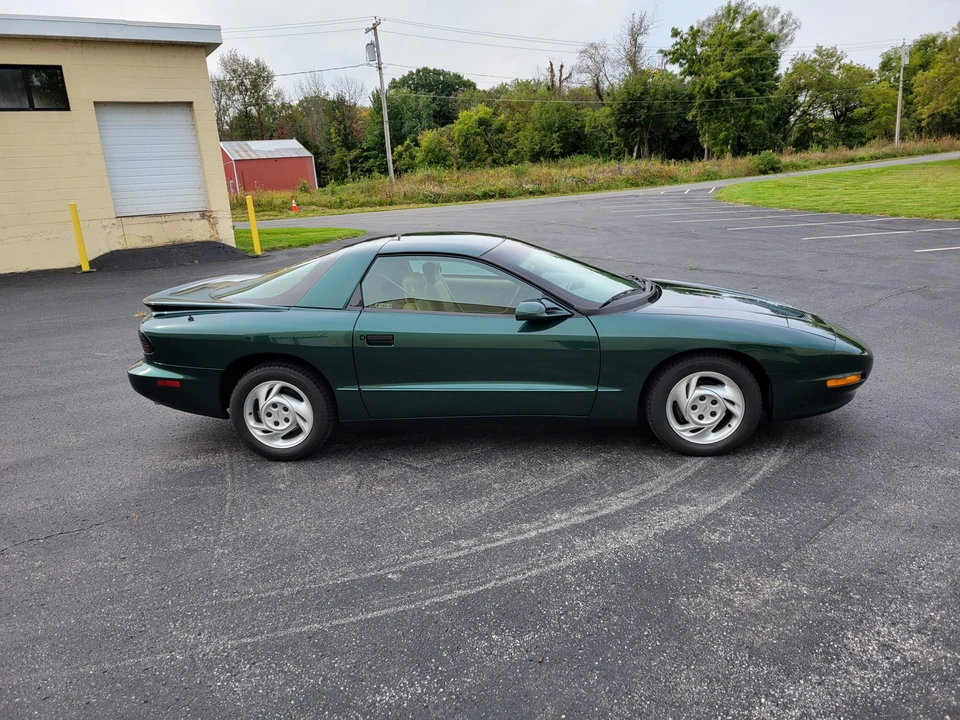 1993 Pontiac Firebird 4th Gen - Image 4 of 31