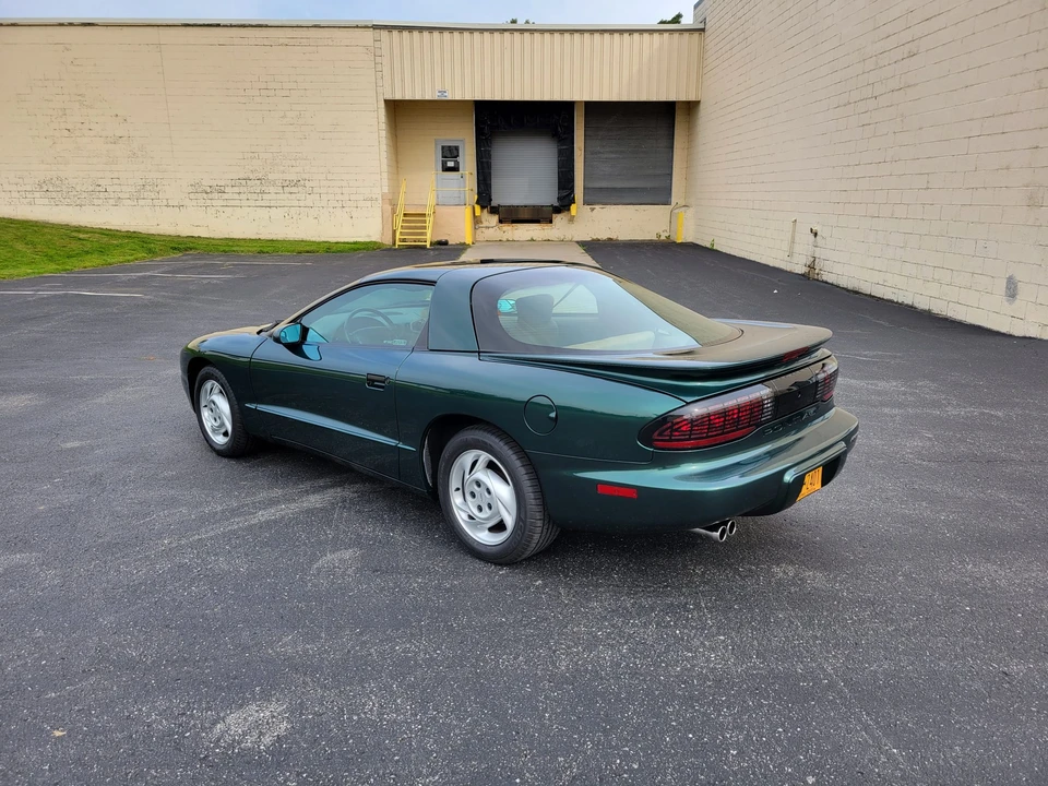 1993 Pontiac Firebird 4th Gen - Image 12 of 31