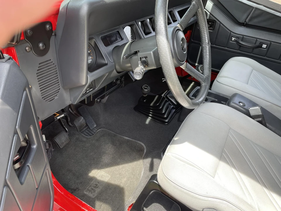 1994 Jeep YJ Wrangler - Image 28 of 31