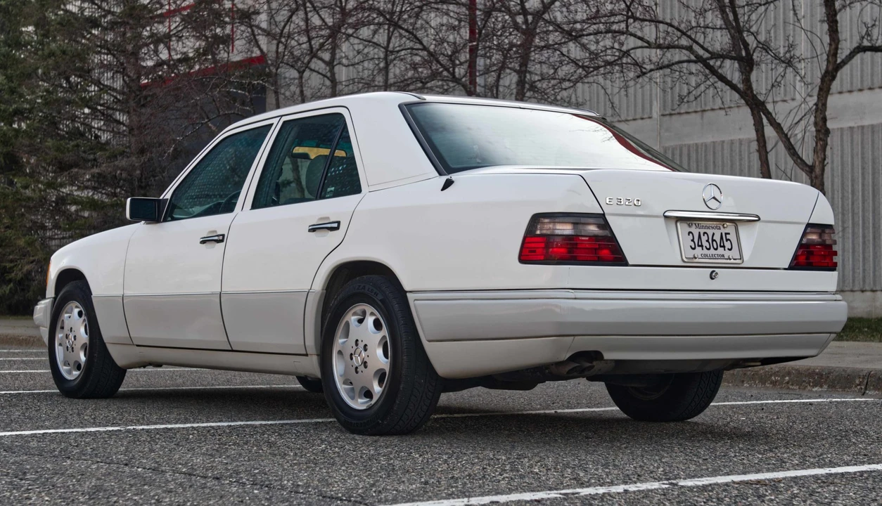 1994 Mercedes-Benz W124 E-Class - Image 12 of 31