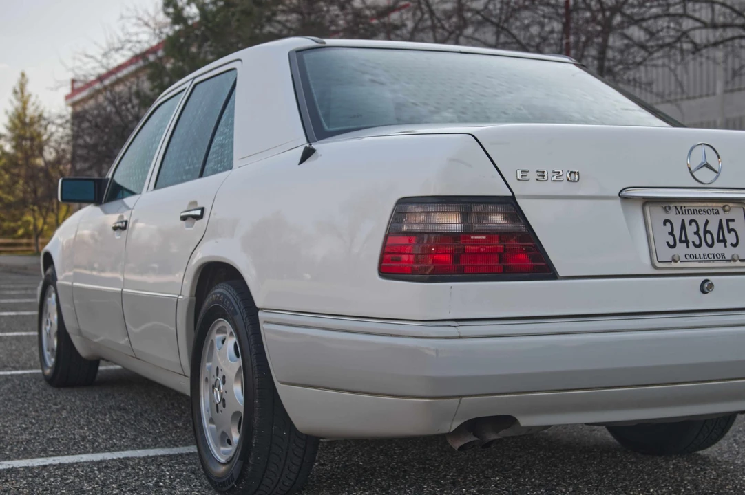 1994 Mercedes-Benz W124 E-Class - Image 13 of 31