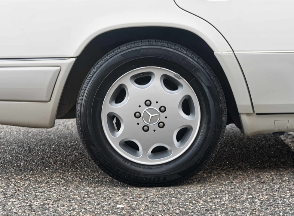 1994 Mercedes-Benz W124 E-Class - Image 23 of 31