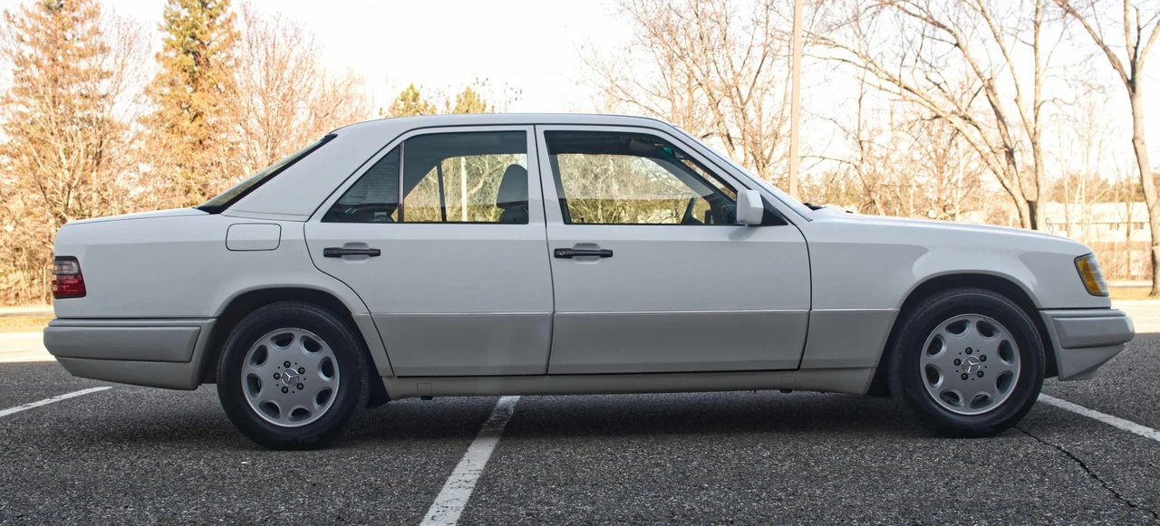 1994 Mercedes-Benz W124 E-Class - Image 2 of 31